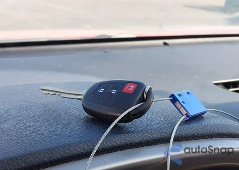 2015 Toyota Rav4 Le z USA, uszkodzony, nr VIN JTMZFREV4FD061576